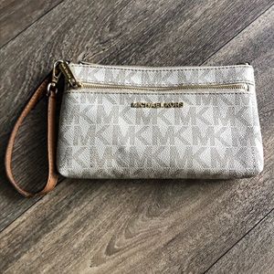 Micheal Kors Wristlet